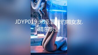 【新速片遞】   ✨OF大眼萌妹「Yui Peachpie」情趣灰丝托着一对迷人美乳，脖颈戴着狗链全自动骑乘到喷水也不停，双穴中出