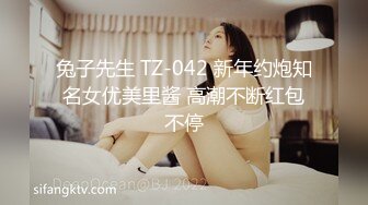 想插我的翘臀女友吗？