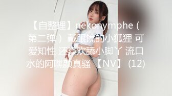 跟随抄底漂亮美眉 美眉跟闺蜜不停自拍 我就不停抄她性感小屁屁 内内太小 毛毛都出来了