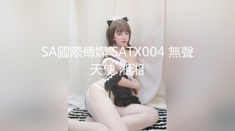 【新片速遞】蜜桃臀小少妇全程露脸让大哥按在窗前看着窗外的风景爆草浪荡呻吟，床上揉奶玩逼无套抽插特写，射在嘴里吞精