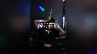 萤石云酒店摄像头偷拍❤️假期开房的白领情侣反差婊眼镜妹缠着玩电脑的男友啪啪