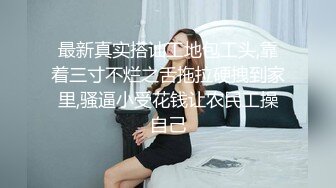 高颜值女神，赤裸光着在床上诱惑，揉奶使劲对你放电，你感受到了吗