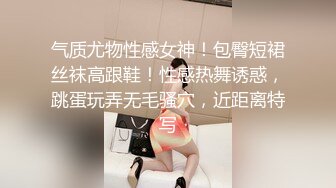 商场女厕全景偷拍格子裤美女的小嫩B难道是被她发现了