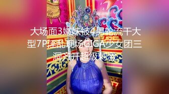 两男一女户外调情勾搭专往没人的小树林里走，两骚男把小少妇扒光激情口交，渣男后入爆草骚穴叫的好骚啊