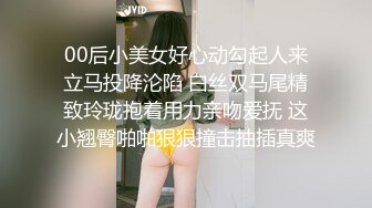 苗条身材居家女友一女战两男，无套啪啪，角度刁钻，交合处清晰可见