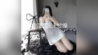 【新片速遞】2022-5-5【小小玉儿】找女技师服务，扶着屌磨蹭骚逼，掰开屁股后入，老哥没几下就射了