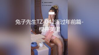 地铁站尾随只顾着玩手机白裙骚妹,电梯上正面欣赏透明内前黑森林