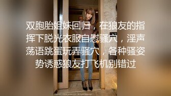 可爱系美少女【小晶晶】一脸呆萌卡哇伊，撩起小背心贫乳，揉搓小穴狂喷水，假屌深插娇喘