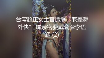  肤白貌美极品小妞露脸浴室洗白白诱惑狼友，到床上揉奶玩逼给狼友看特写