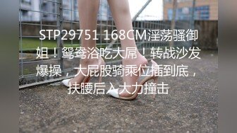 奶子很挺的健身女郎全程露脸发骚诱惑狼友，淫声荡语互动揉奶玩逼，伸着舌头让狼友射嘴里，撅着屁股求草好骚