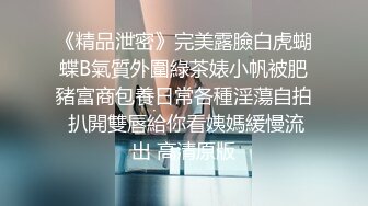 漂亮小少妇，白嫩可人，小伙真体贴，粉色拖鞋主动拿过去，小姐姐开心到爆，做爱投入水多