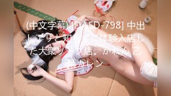 【新速片遞】漂亮美女3P 一白一黑两根大肉棒 还是选择黑祖宗的插逼 另一根插嘴 表情很舒坦 