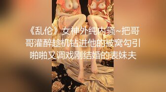   大眼骚学妹露脸伺候小哥哥，温柔的舔弄大鸡巴好骚玩深喉，让小哥压在身下暴力抽插蹂躏看表情就刺激