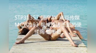 高颜值极品大奶美乳宝贝深夜看着世界杯陪狼友发骚，全程露脸大秀揉奶玩逼道具抽插，各种撩骚动作不断刺激