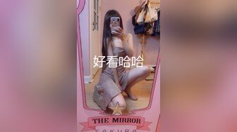 唱歌唱的正嗨服務生亂入竟誘惑服務生一起加入荒唐女大生的性愛KTV淫亂趴[