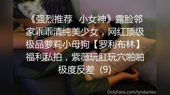 美颜相机拍摄 操穿着制服诱惑的好身材女友