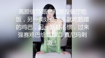 绿帽男最喜欢看别人操她老婆 操的越狠越兴奋！带娇妻回家马路上露出 被三人轮流内射！