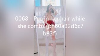 0068 - Pee in her hair while she combs (ph60a92d6c7b83f)