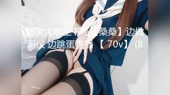 KTV花魁斗艳 两个陪酒小美女一起上厕所 不过我喜欢黑衣服的