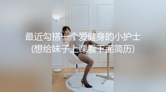 两个高颜值洋妞，蒙眼伺候一个大屌帅哥，被轮流操嫩穴