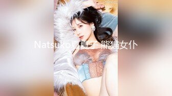 《魔手外购极品厕拍》商业城女厕偸拍多位少女少妇熟女方便，后位先拍脸再拍大白屁股，微胖小妹尿量惊人看得出来憋好久了 (4)