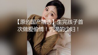 风骚嫩模勾引美团小哥激情啪啪，全程露脸小夹子夹着乳头，道具双插给小哥深喉口交各种抽插，表情骚叫声浪