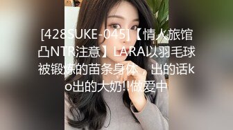 美女闺蜜双飞4P 两个高个大长腿美女 一贫乳一大奶 被两哥们一人一个操逼比赛