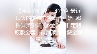 眼镜胖哥约操蓝色头发美妞，细长美腿苗条身材，舌吻互摸灵活舌头舔屌，骑上来操几下累了，扶腰后入猛