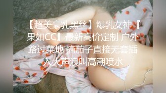 【新片速遞】 轻熟女才人间尤物，全裸皮鞭调教，特写黑蝴蝶，粉红大屌插穴叫声升天