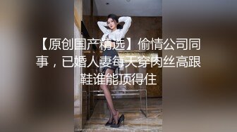 【YZWCD】YC187美女专心挑化妆品！弯腰CD蕾丝边粉内！