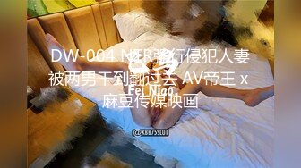 【极乐观光车】导游鲸吞女游客 观光车疯狂猛干 白嫩巨乳女游客的高潮体验地点竟在众多游客面前