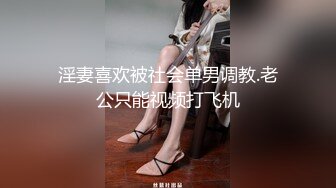 门后超满足的骚妈