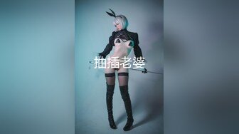 科技园女厕条纹衫浅红高跟眼镜美女,鲜嫩泛红的无毛唇肉直接开撸