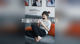 【新片速遞】  网红脸轻熟女女神，黑丝大肥屁股，撅起屁股展现美鲍鱼水很多，逼逼很粉