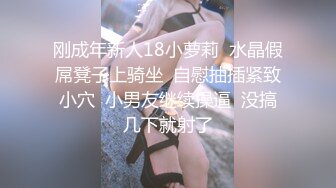 《魔手外购??洗澡偸拍》贵在真实！非常有看点的年轻小嫩妹洗香香~第一个貌似用花洒水流自慰~第二个被发现赶紧撤离又来个回马枪