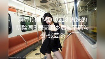 【新速片遞】 10月重磅更衣室偷拍！水上乐园的女更衣室来了3位年轻漂亮的美眉，换上泳装！大胆偷拍 高清设备，身材很给力，全身粉嫩