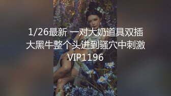 两对情侣开房 第二队女友是练舞蹈的在床上练拉筋