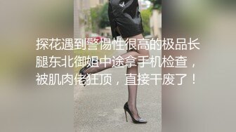 小夫妻很另类，卫生间马桶上开干，瘦瘦小哥哥后入操大眼美少妇