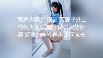 两男一女，抱艹