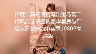 极品双女姐妹花全程露脸一多大秀，丝袜情趣很性感，各种道具玩弄骚逼，轮番轰炸狼友视觉，骚逼特写炮击抽插