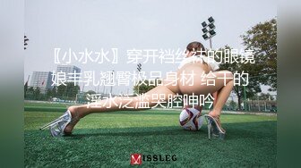 ❤️秀人网 小逗逗✿极品身材 肉丝无内 捏奶头 漏毛毛 抹油！