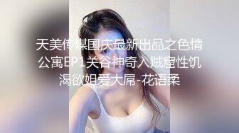 【极品人妻户外刺激车震】窗外人来人往，牛仔裤白虎御姐车内被无套内射骚逼