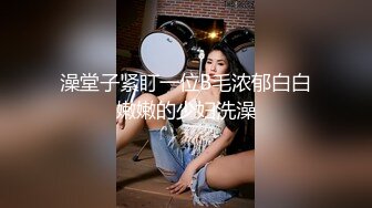 两个离异少妇开年就没男人干,互相舔、扣、挖弄,墙上贴着写真照