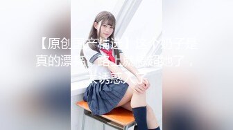 【新片速遞】 商场女厕全景偷拍制服美女职员的极品小黑鲍