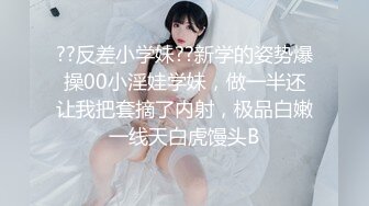  新人苗条嫩妹来大姨妈只能给炮友交，脱下内裤露粉嫩逼逼，交舔屌按头插嘴，活不错换着花样玩