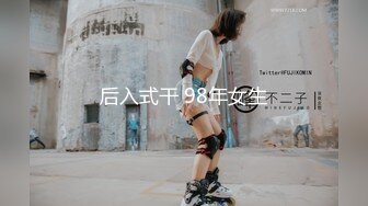 脯乳期时尚辣妈,奶水充足,奶头肿胀不断滴奶,闺女睡着了,聊会臊