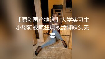 良家小少妇露脸颜值不错伺候小哥哥，舔鸡巴弄了半小时，让小哥玩着奶子爆草抽插，激情上位差点射进骚逼里