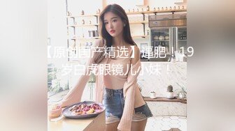 脯乳期带娃少妇,散发母性光辉,奶子肿胀,微微壹挤,奶水就出来了,要不要喝