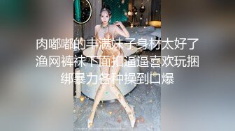 【小老头探花】新晋老哥约操小骚货，一来就脱掉裤子摸穴，衣服也来不及脱，后入爆操干两炮