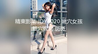 【新片速遞】  路边公厕全景偷拍马尾少妇的极品美鲍鱼